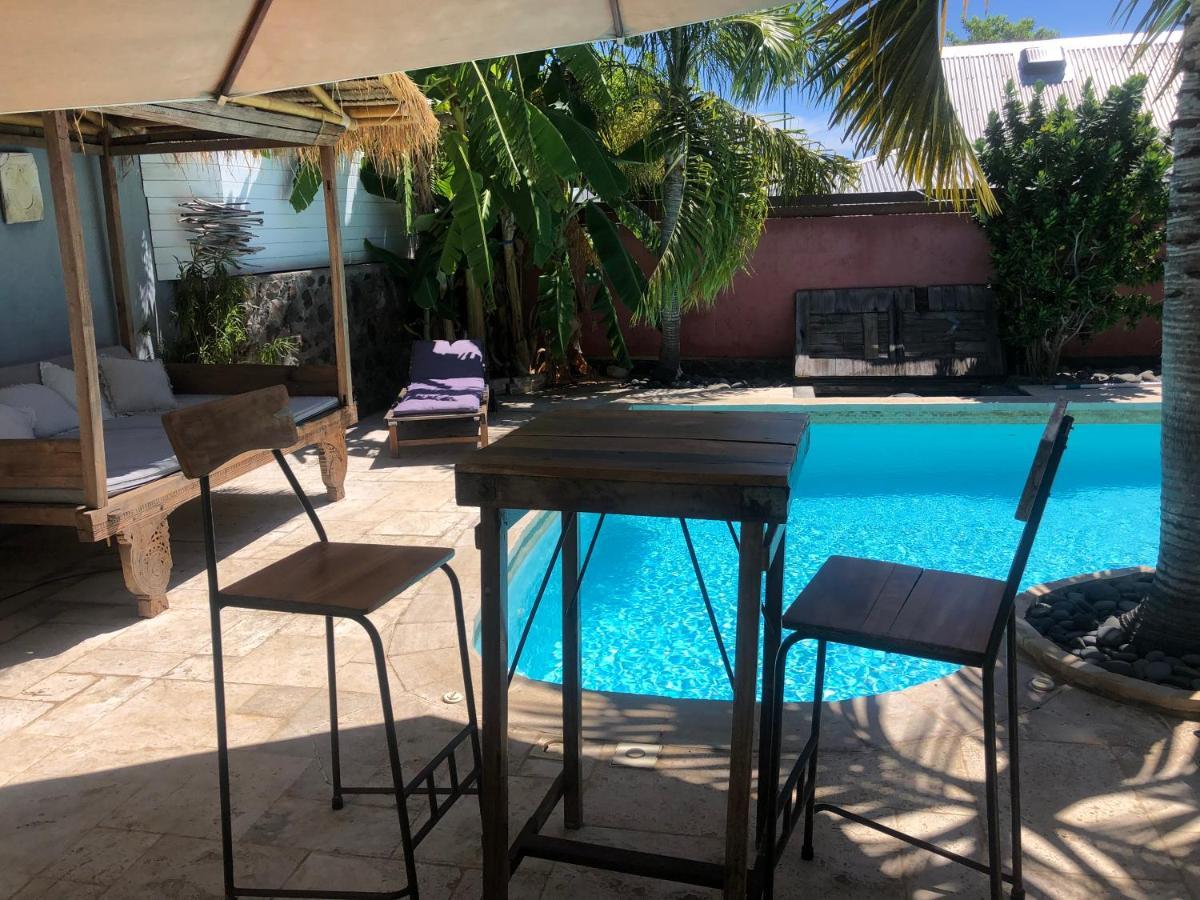 Appartement studio indépendant dans propriété avec piscine et wifi à Saint-Gilles Les Bains Extérieur photo